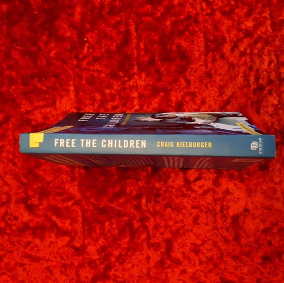 FREE THE CHILDREN  Craig Kielburger paperback - Picture 3 of 3